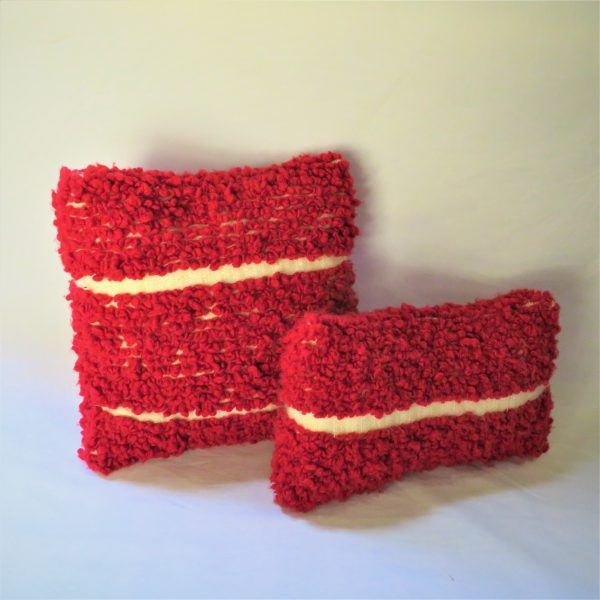 Almohadón artesanal Los Fueguitos rojo Rir & Co Artesanía Textil