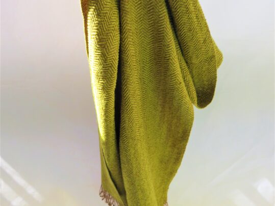 Bufanda de lino dorado- Colección Avó-Avoa. Diseño de lujo de Inés RiR & Co.