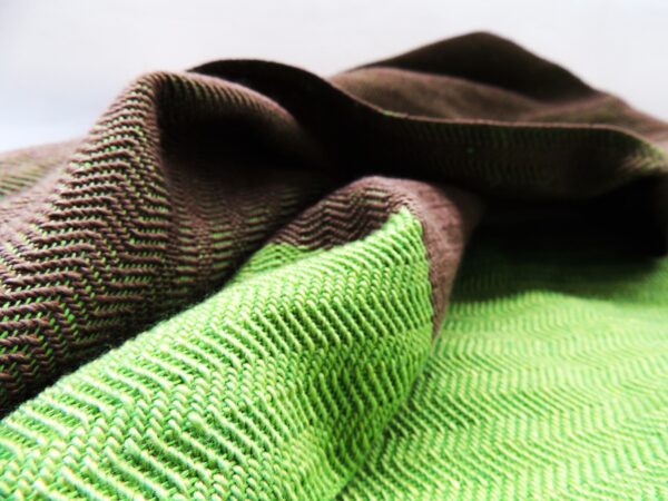 Detalle tejido bufanda artesanal de lana seda- Colección Castiñeira