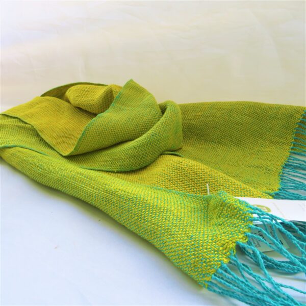Bufanda de colores de lino . Amarilla y azul. Inés RiR & Co Diseño Textil Artesano