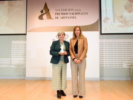 Inés Rodriguez gana el Premio Nacional de Artesanía 2023 en la Categoría de Producto