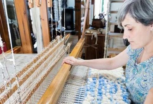 Inés Rodríguez telar manual alfombra artesanal lana natural a mano